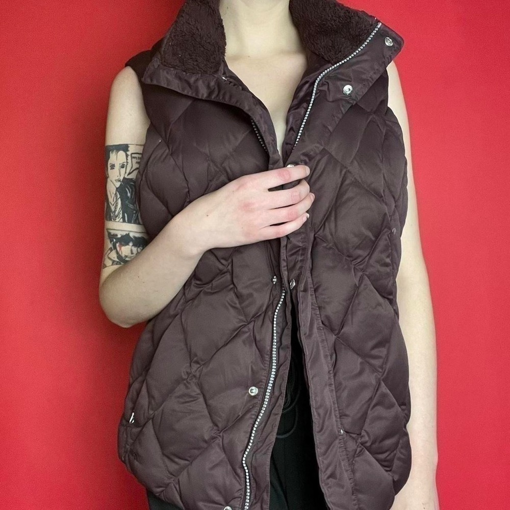 Brown puffer vest with furry inside 🤎🤎​​​​​​​​​​​​​​​​​​​​​​​
